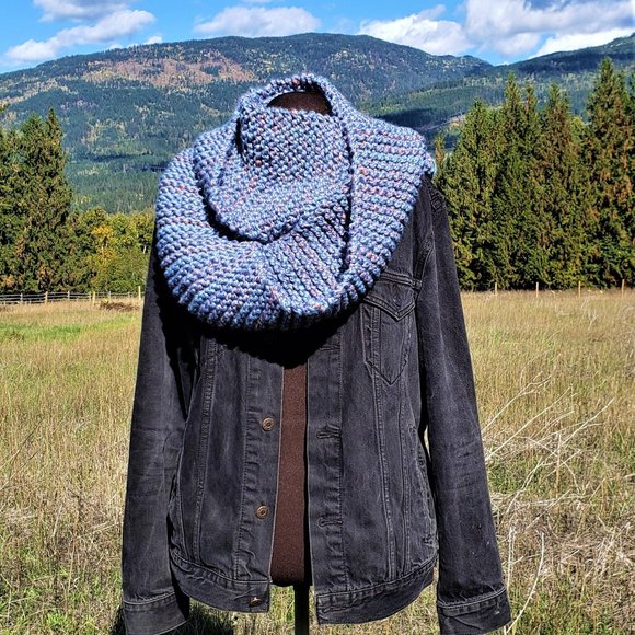 Periwinkle, Handmade Bulky Knit Infinity Scarf - Picture 1 of 2